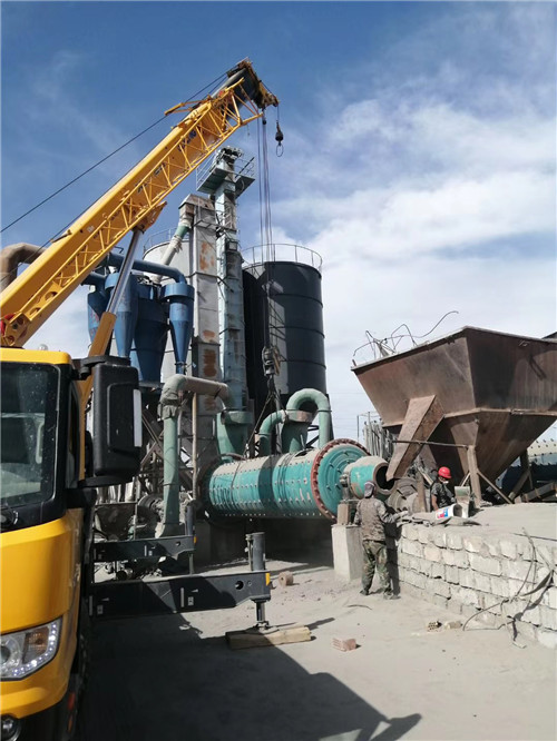 运城市设备搬运等各类工程项目中，吊车起着关键作用